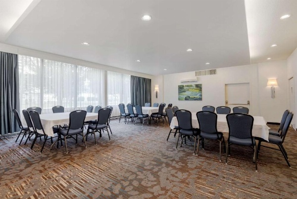 Clarion Inn Elmira Horseheads image 26